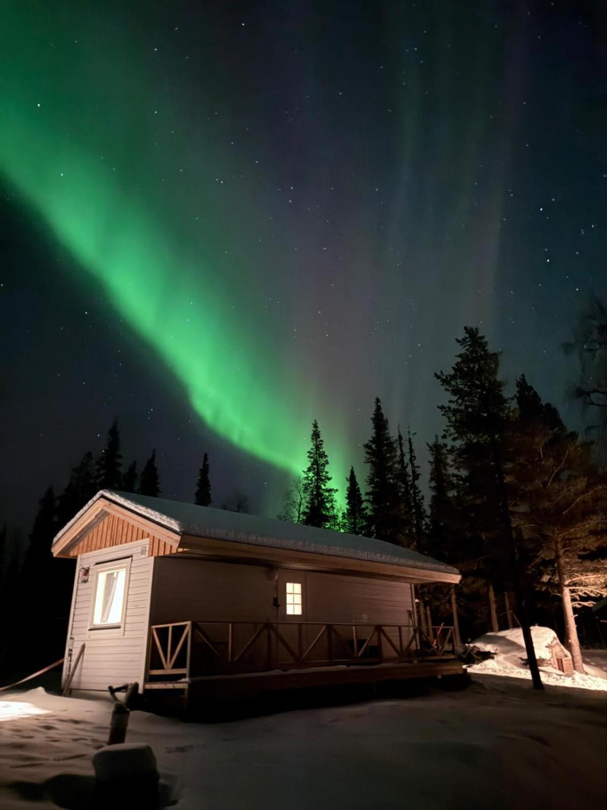Lakeside Aurora Cabins Кіруна Екстер'єр фото